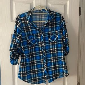 Women’s flannel 3/4 length sleeve button shirt